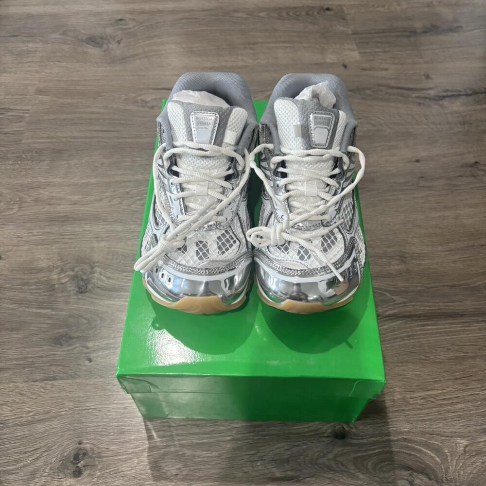 Size 40 Bottega Veneta White and Silver